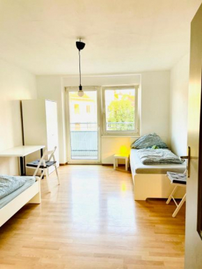 Ferienwohnung mit Balkon für 4 Personen, Messe, Airport